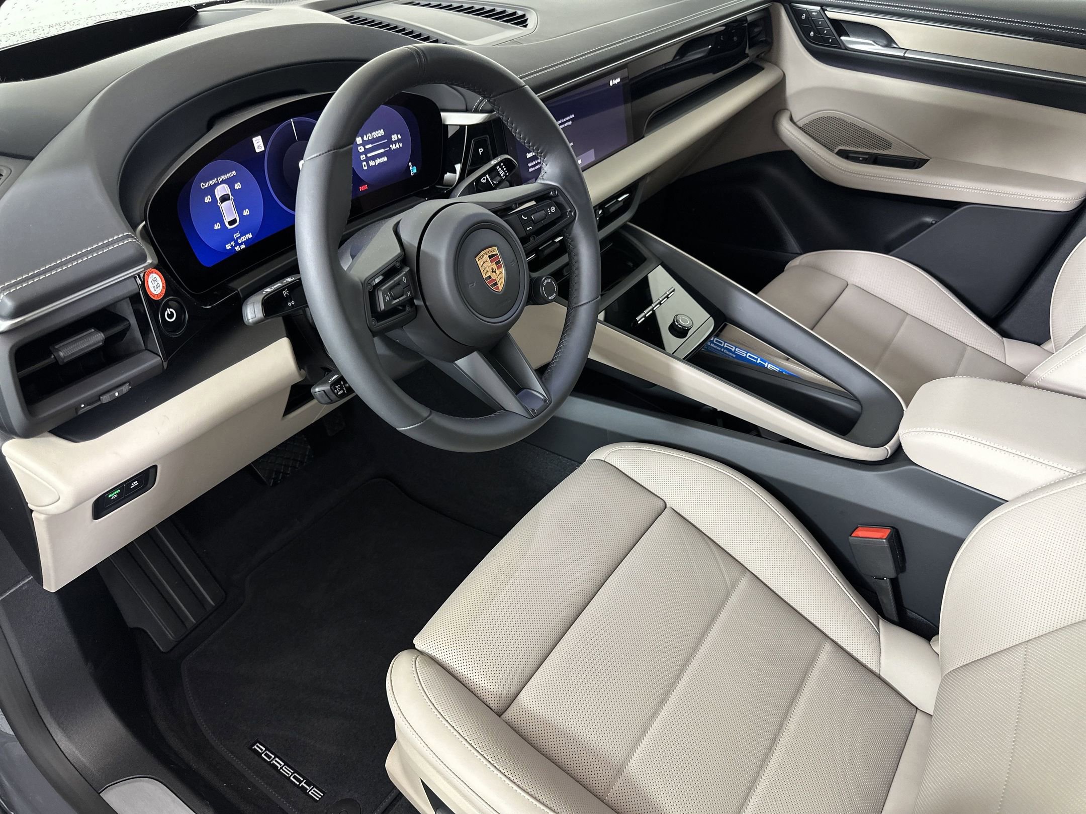 Certified 2025 Porsche Macan 4 Electric image 4