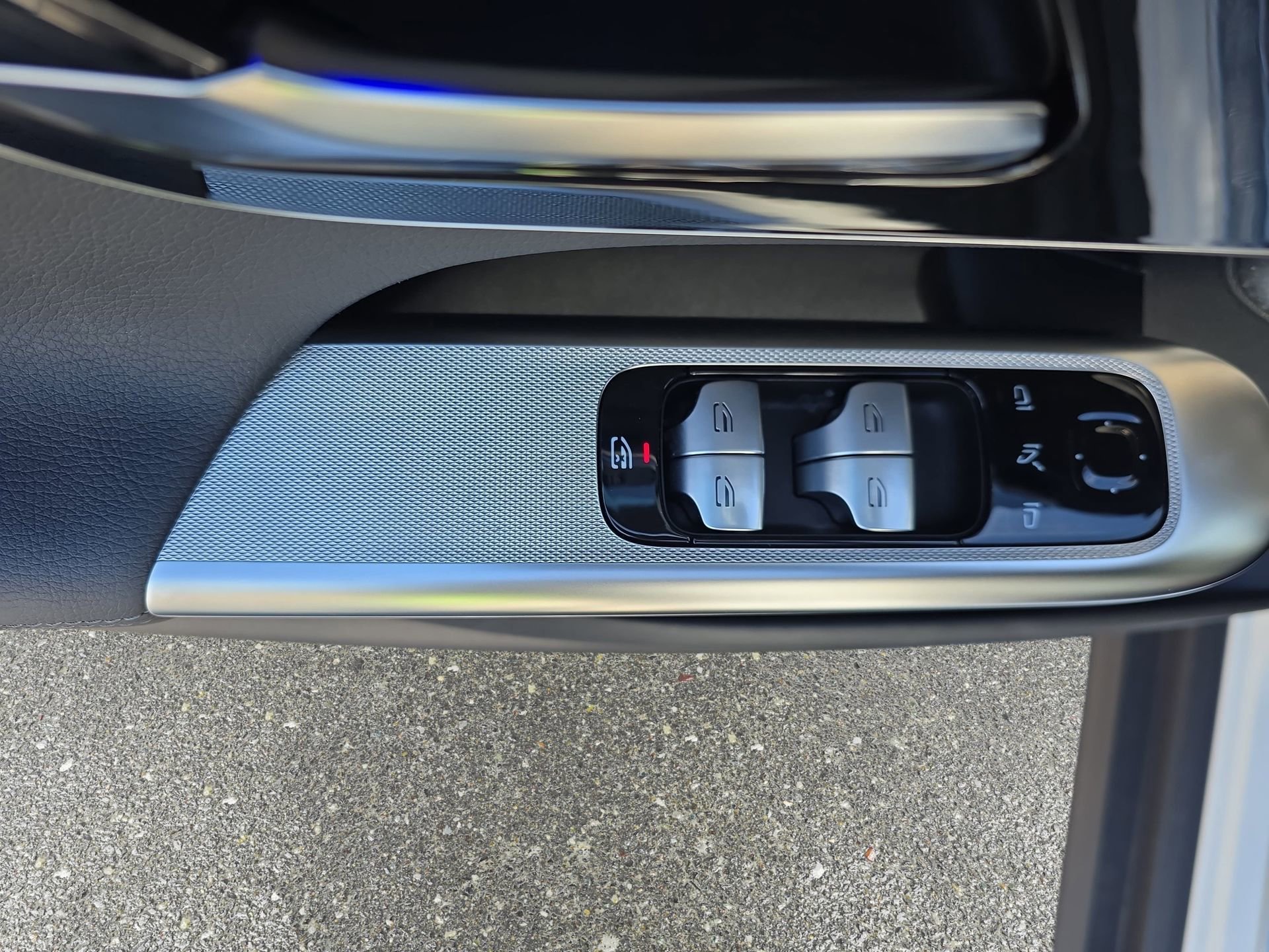 Certified 2025 Mercedes-Benz GLC 300 4MATIC image 27