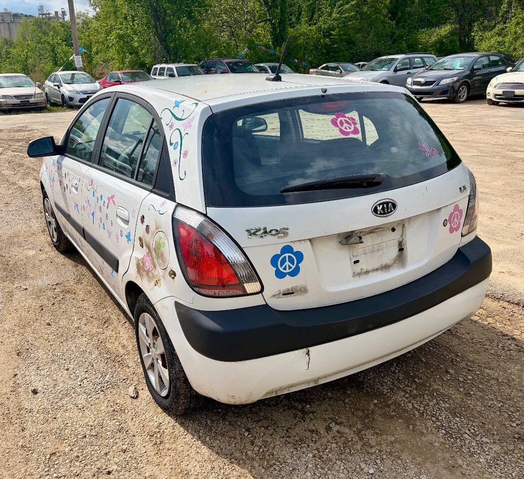 Used 2009 Kia Rio5 w/ PWR Pkg FWD image 2