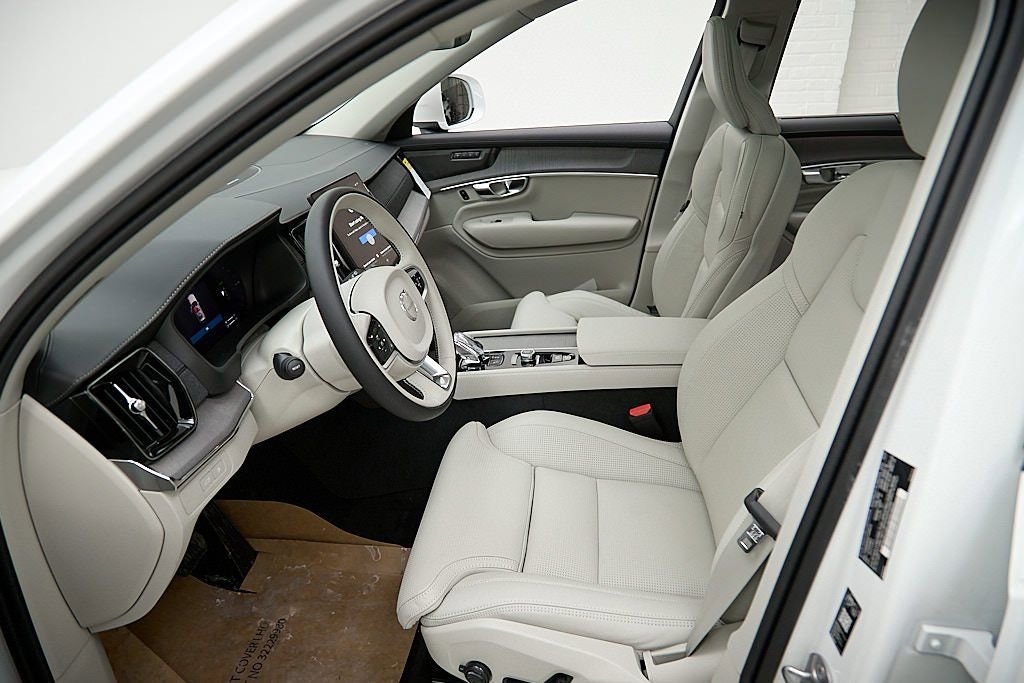 New 2026 Volvo XC90 T8 Ultra w/ Protection Package image 18