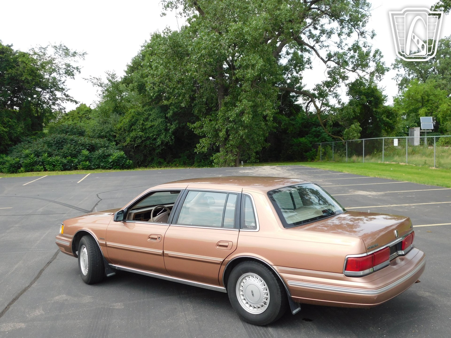 Used 1992 Lincoln Continental Executive FWD image 12