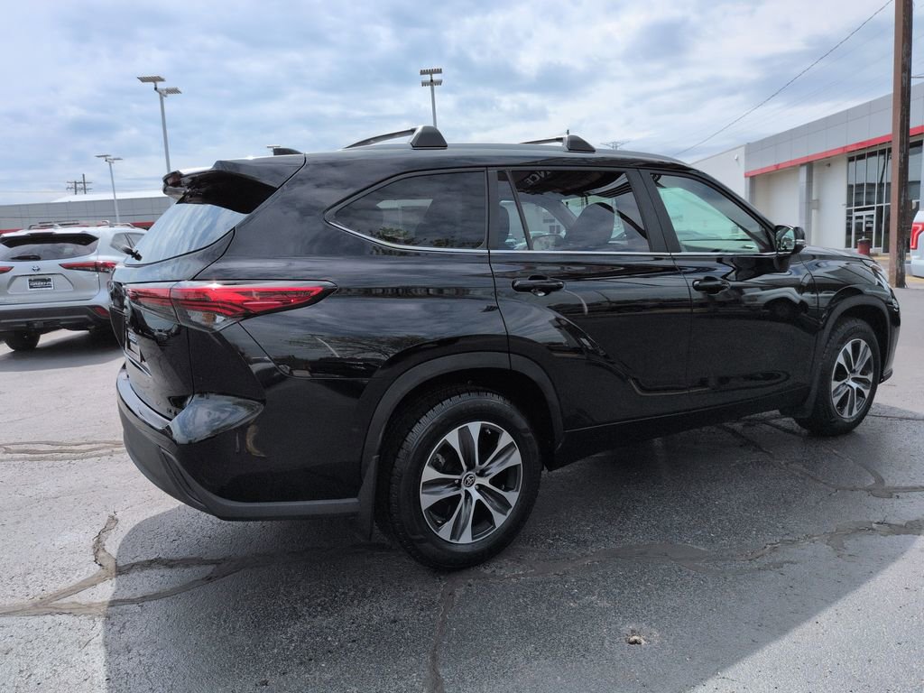 Used 2023 Toyota Highlander XLE image 5