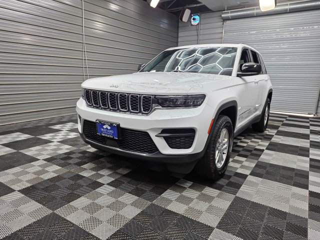 Used 2024 Jeep Grand Cherokee Laredo w/ Trailer Tow Package AWD/4WD image 43