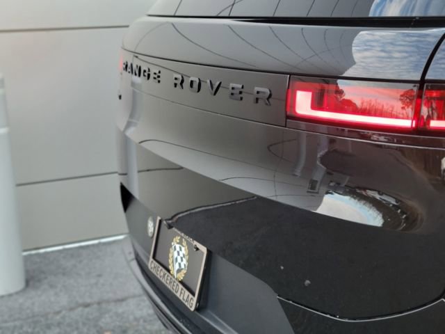 Used 2025 Land Rover Range Rover Sport SE image 42