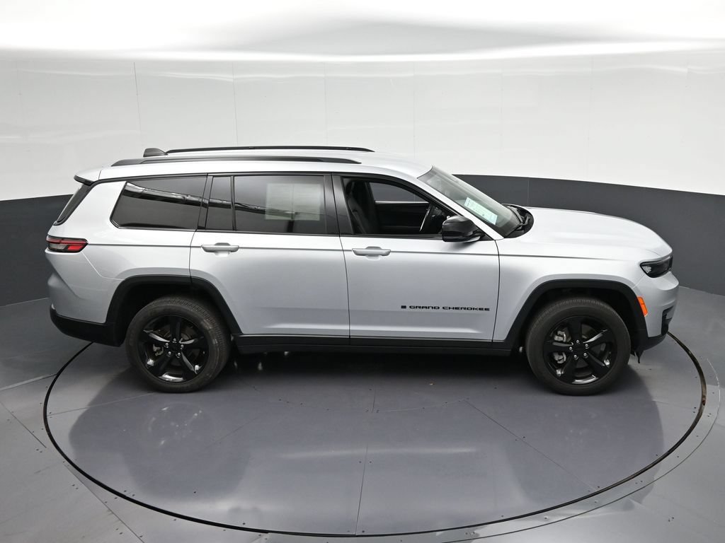 Used 2024 Jeep Grand Cherokee L Laredo AWD/4WD image 24