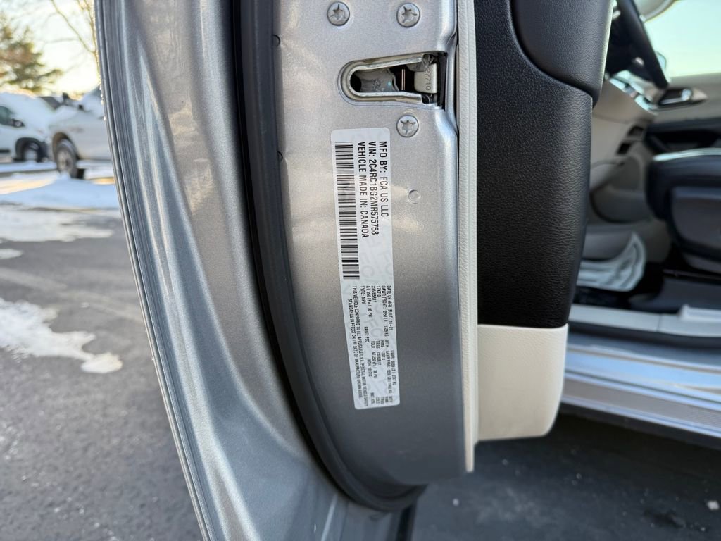 Used 2021 Chrysler Pacifica Touring-L image 30