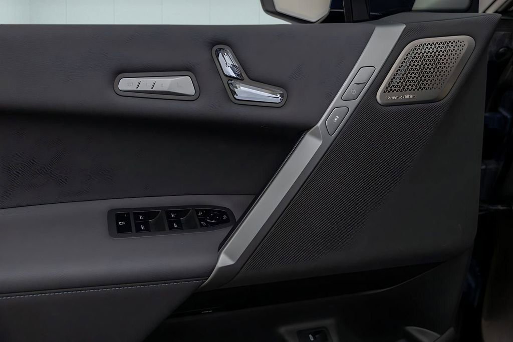 Used 2025 BMW iX M60 image 23