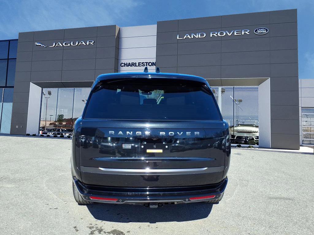 Used 2025 Land Rover Range Rover Long Wheelbase SE image 4