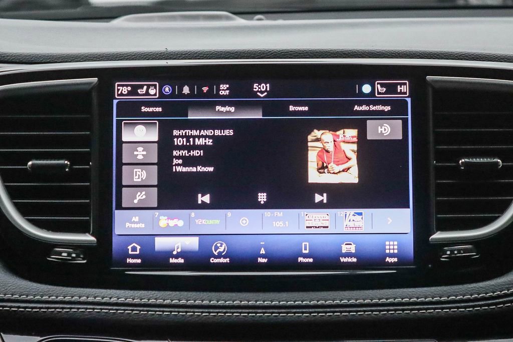 Used 2024 Chrysler Pacifica Select image 20