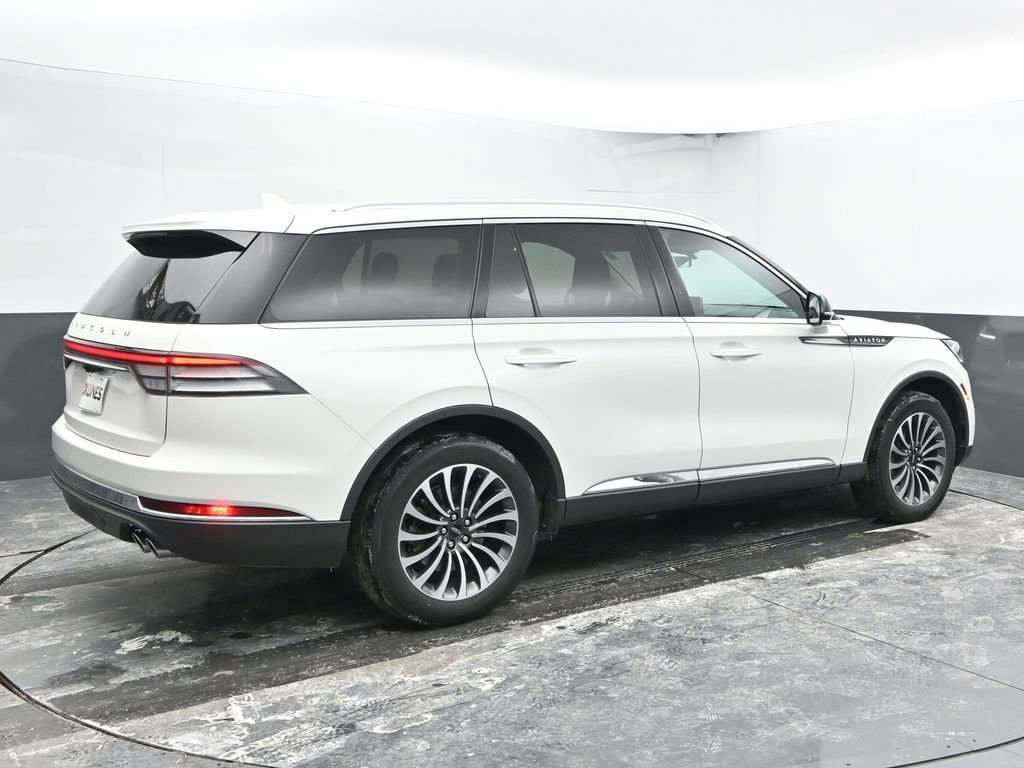 Used 2023 Lincoln Aviator AWD w/ Premium Package image 11