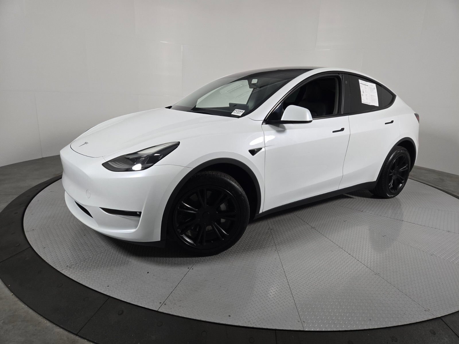 Used 2023 Tesla Model Y Long Range AWD/4WD image 1