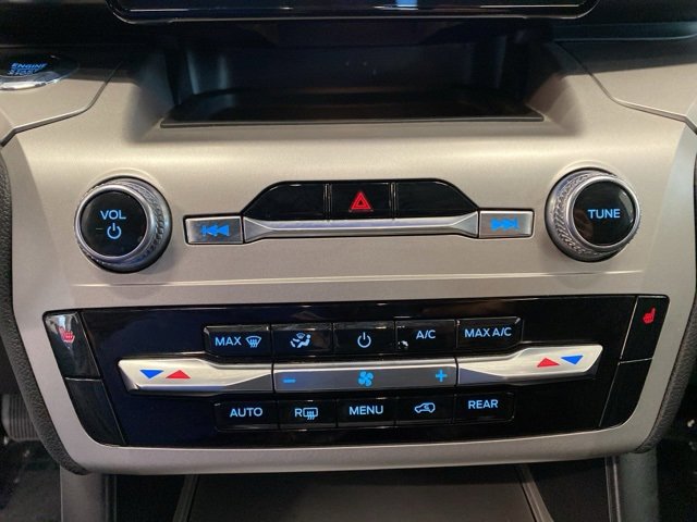 Used 2022 Ford Explorer XLT image 24