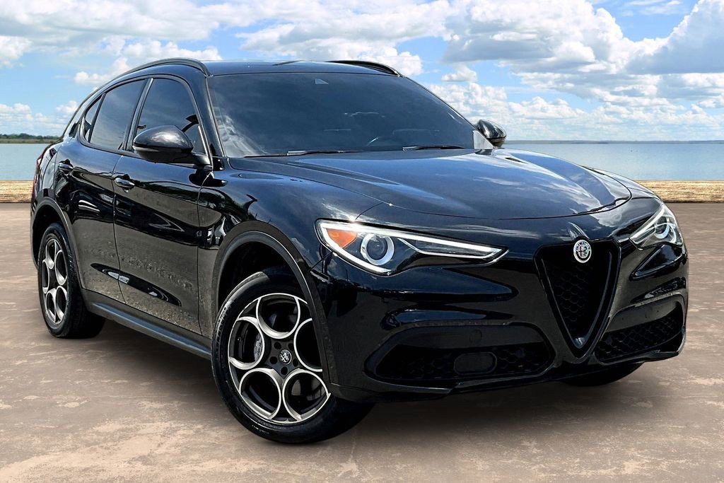Used 2022 Alfa Romeo Stelvio Sprint AWD/4WD image 3