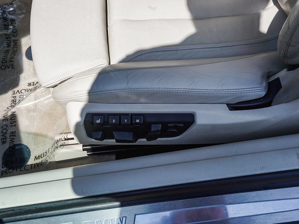 Used 2012 BMW 650i Convertible RWD image 19