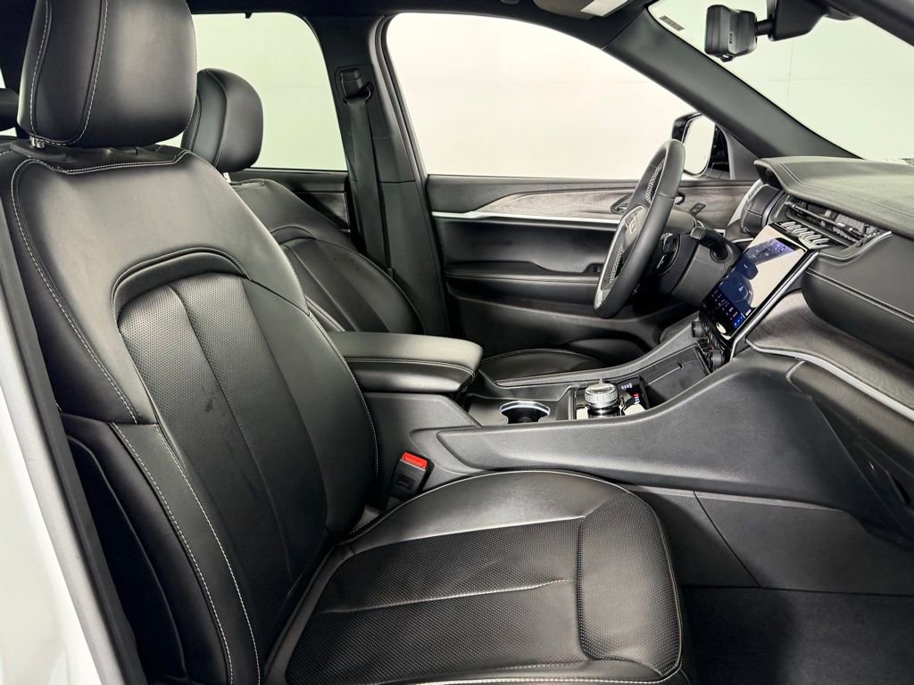 Used 2024 Jeep Grand Cherokee Limited w/ Luxury Tech Group II image 34