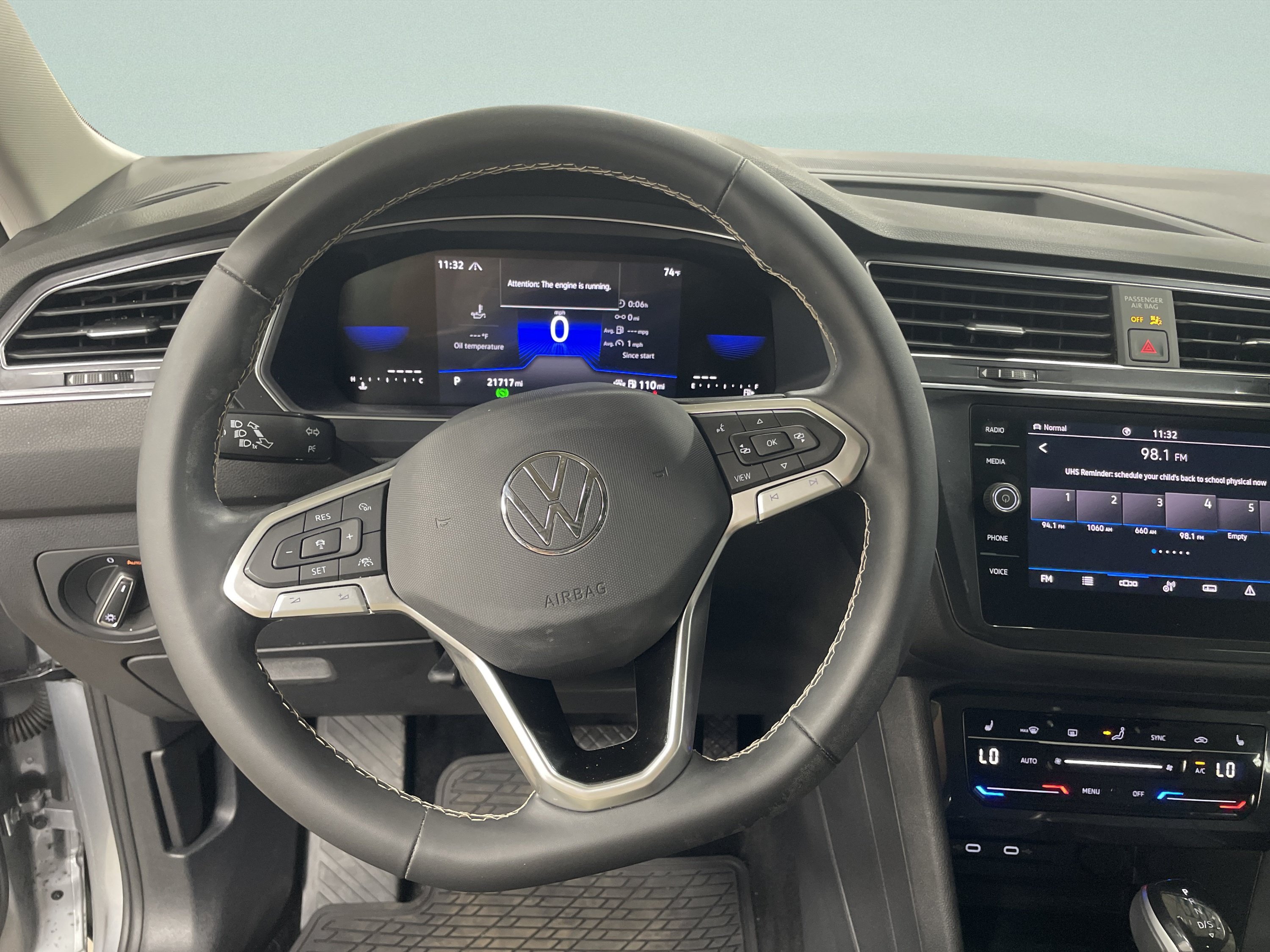 Used 2023 Volkswagen Tiguan SE w/ Panoramic Sunroof Package AWD/4WD image 16