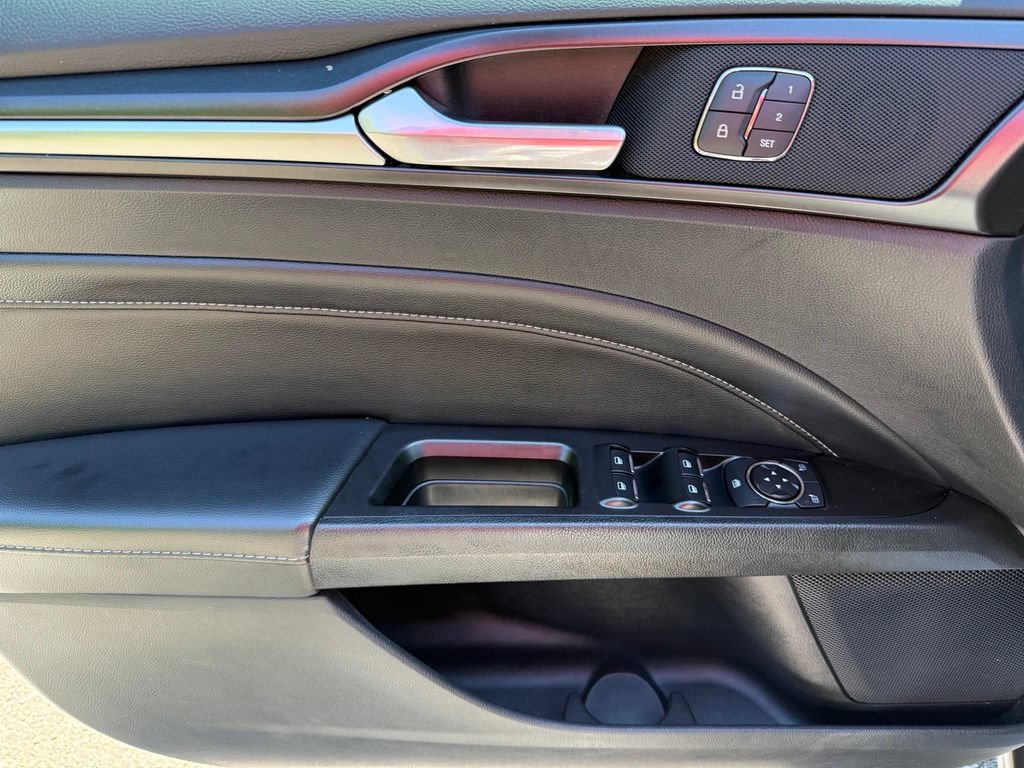 Used 2020 Ford Fusion Titanium AWD/4WD image 15