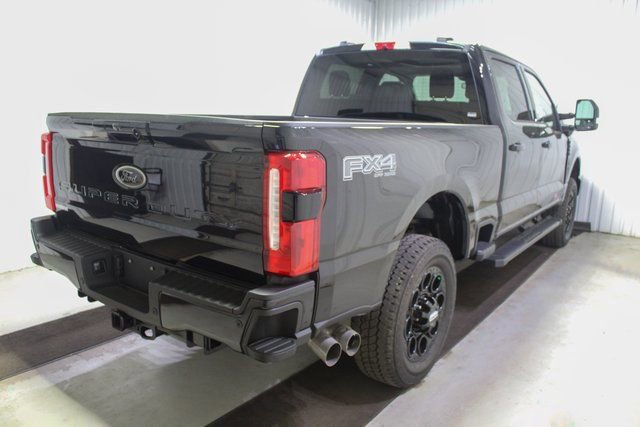 Used 2025 Ford F350 Lariat w/ Black Appearance Package image 6