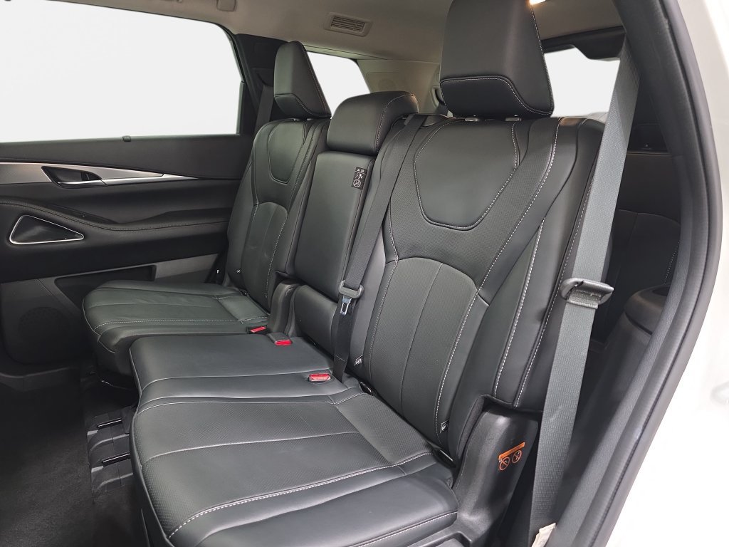 Certified 2023 INFINITI QX60 Luxe w/ Vision Package AWD/4WD image 11