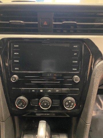 Used 2020 Volkswagen Passat 2.0T S image 27