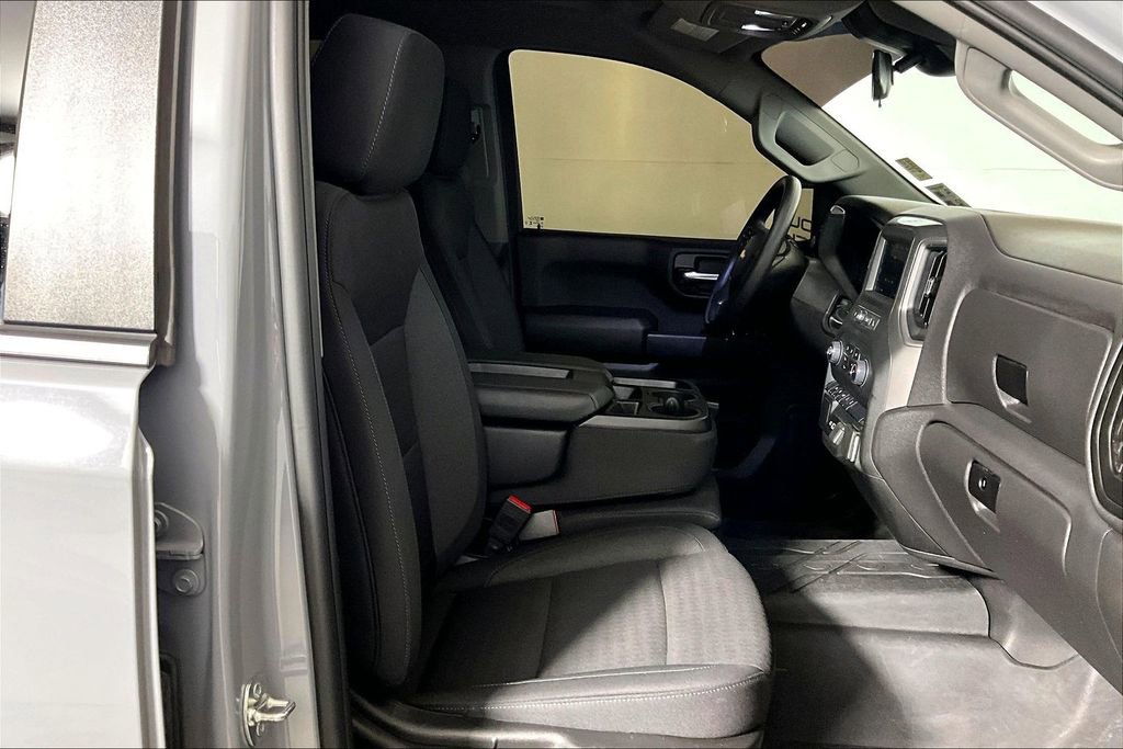 Used 2025 Chevrolet Silverado 1500 Custom image 6