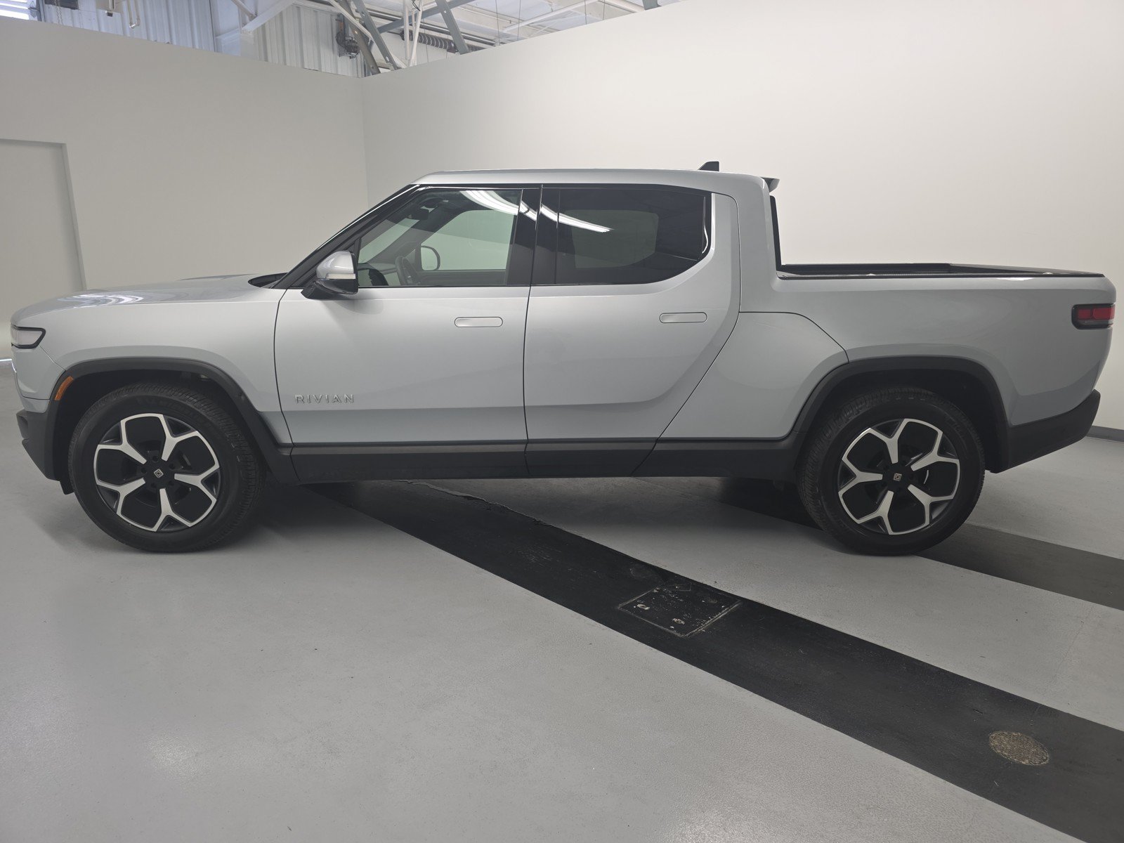 Used 2023 Rivian R1T Adventure AWD/4WD image 2