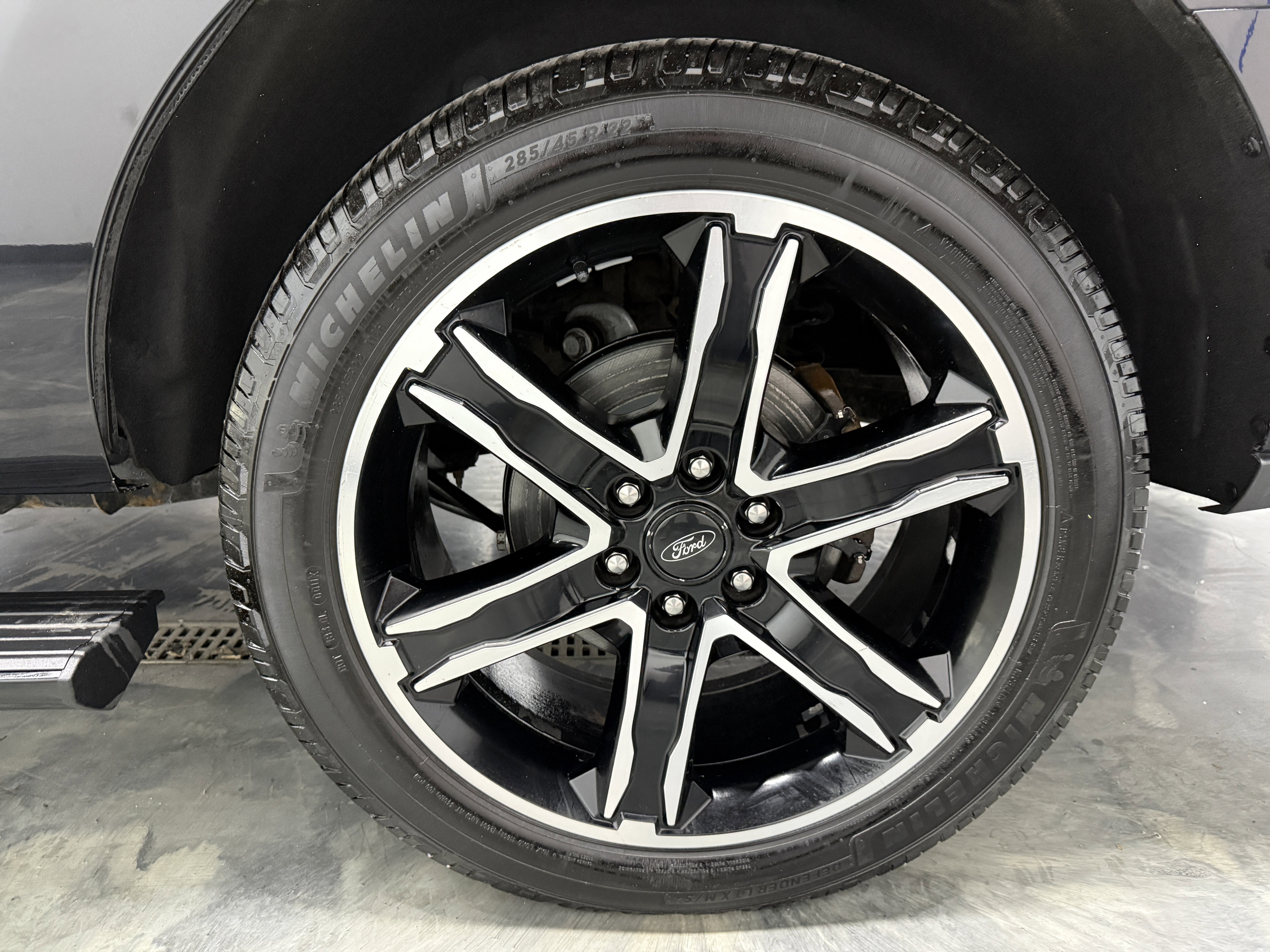 Used 2019 Ford Expedition Limited w/ Equipment Group 303A AWD/4WD image 31