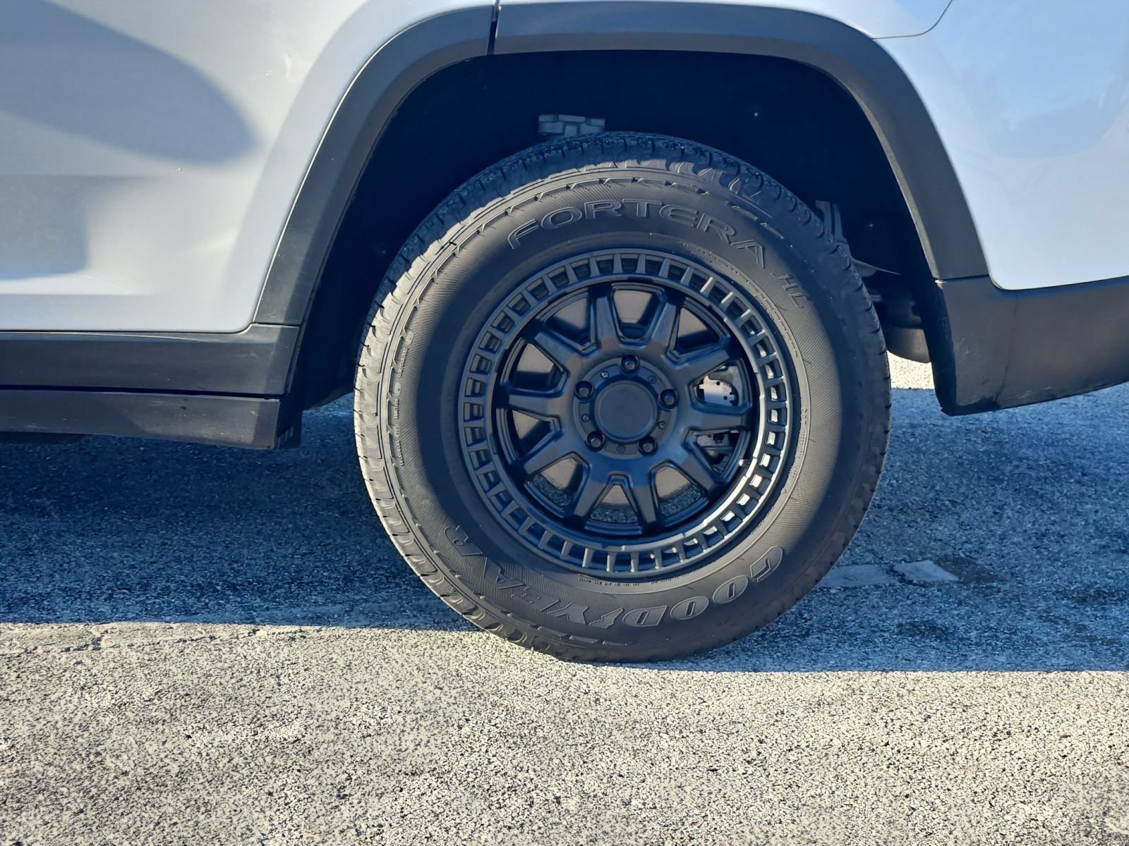 Used 2023 Jeep Grand Cherokee Laredo AWD/4WD image 30