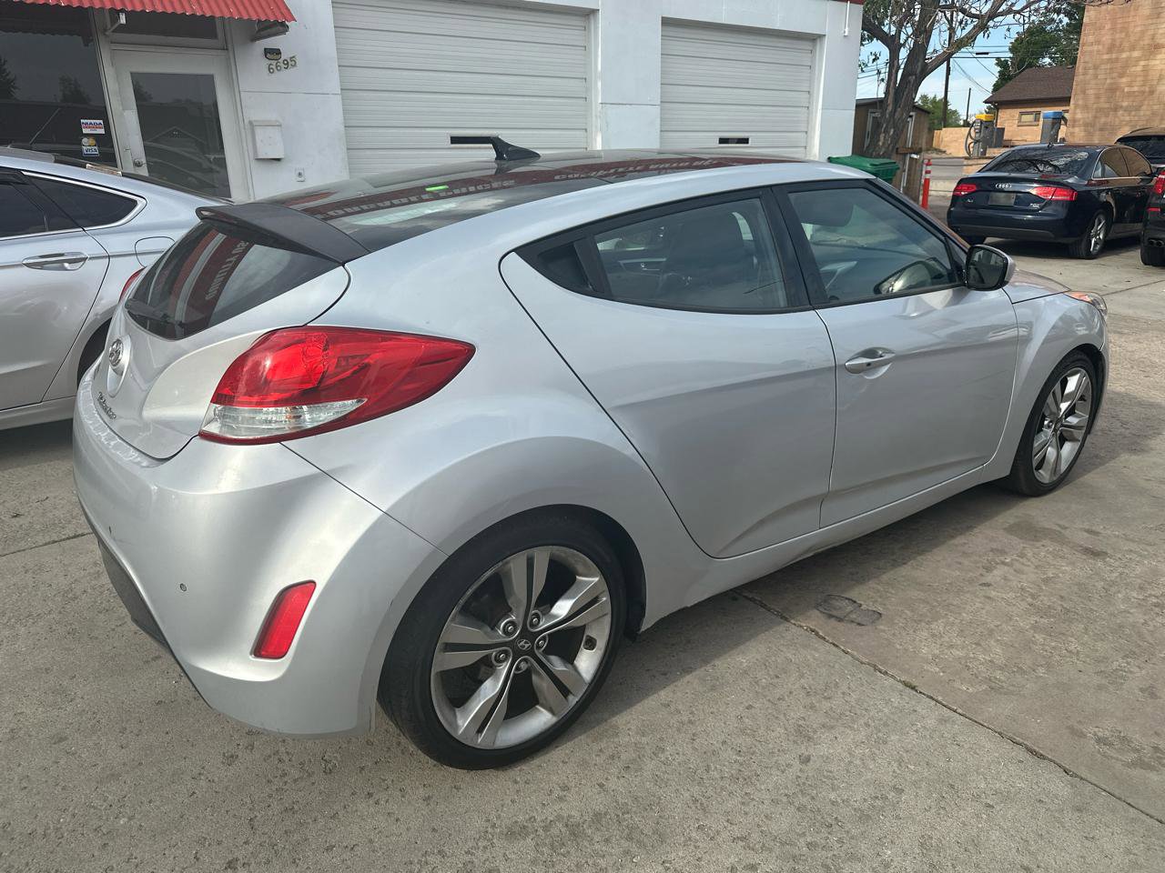 Used 2015 Hyundai Veloster w/ Option Group 03 FWD image 4