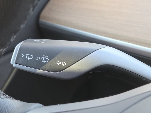Used 2022 Tesla Model Y Performance AWD/4WD image 10