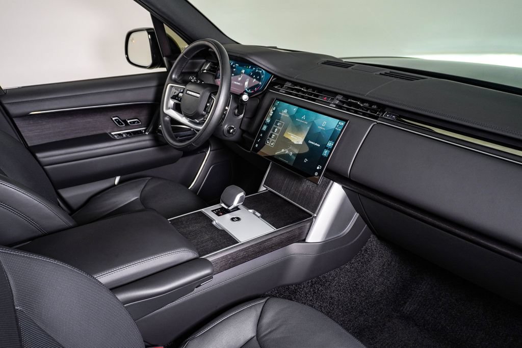 Used 2025 Land Rover Range Rover SE AWD/4WD image 13