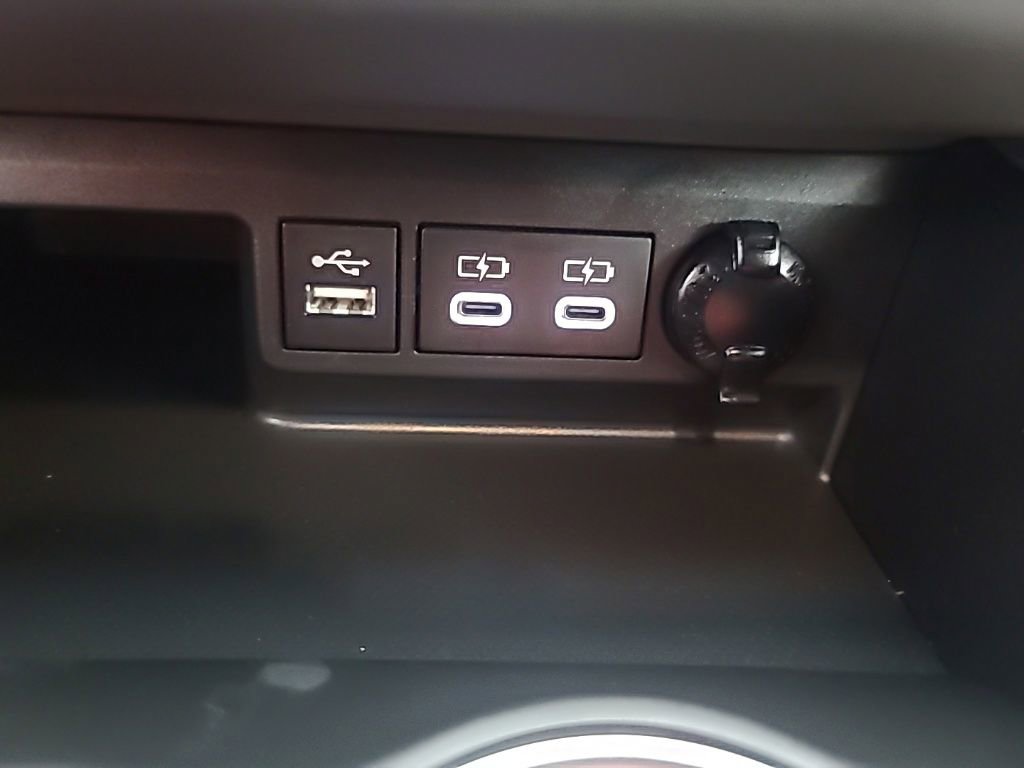 Used 2023 Toyota Highlander XLE image 37