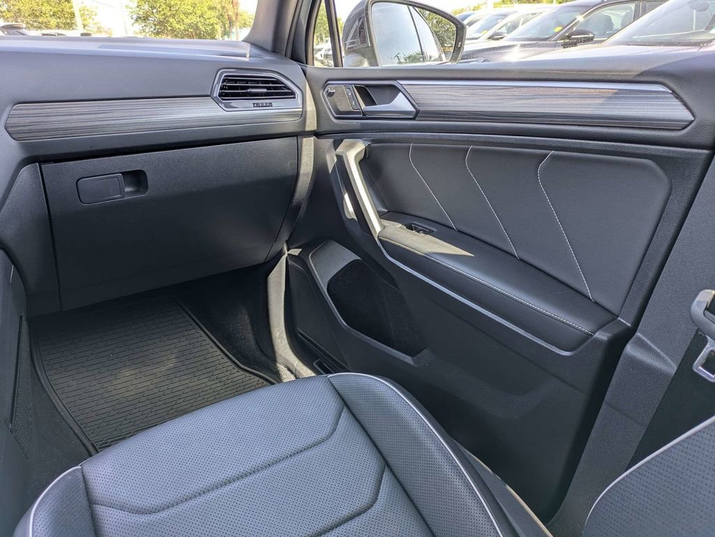 Used 2022 Volkswagen Tiguan SEL R-Line AWD/4WD image 20