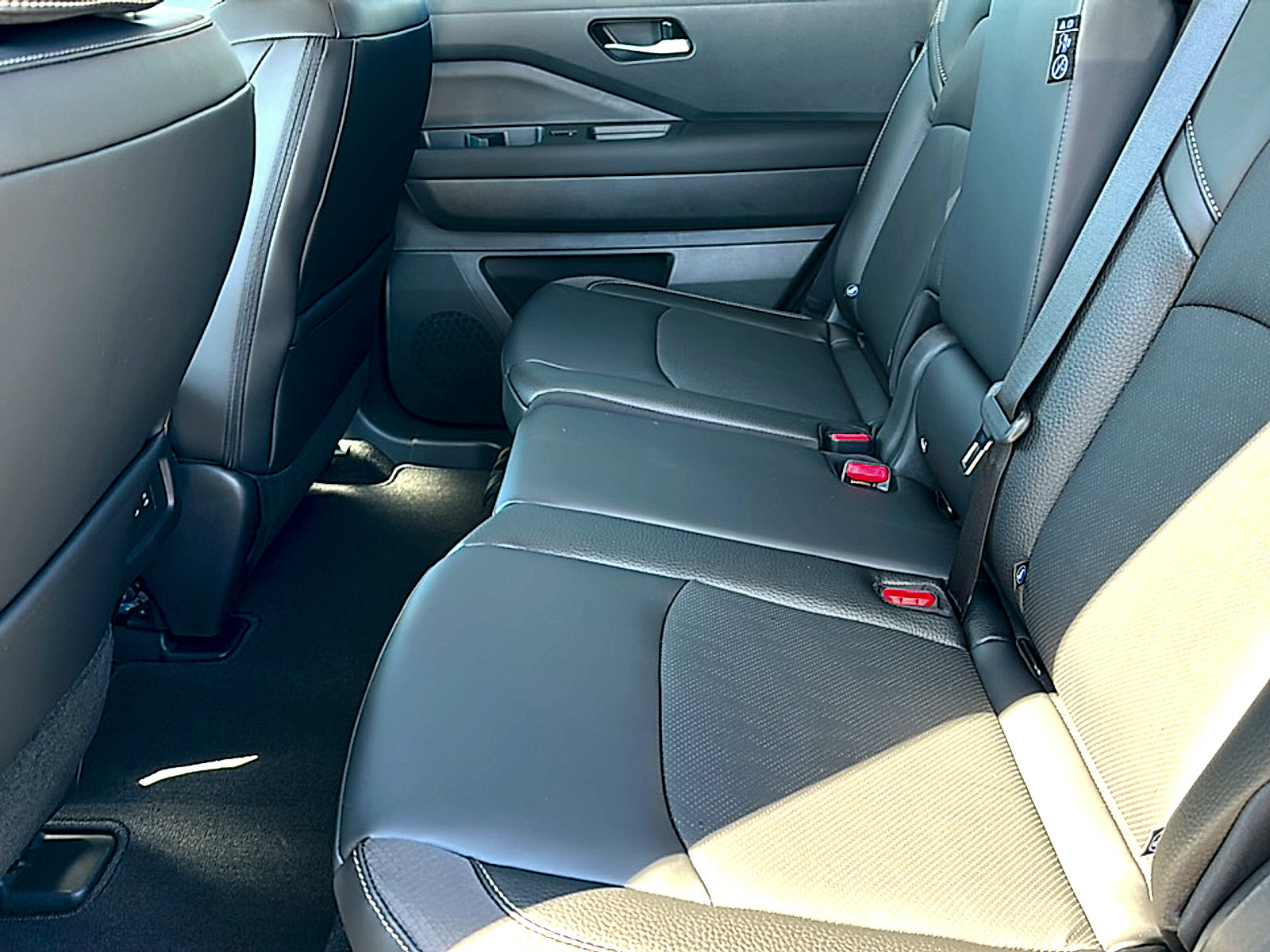 New 2026 Nissan Pathfinder SL image 15