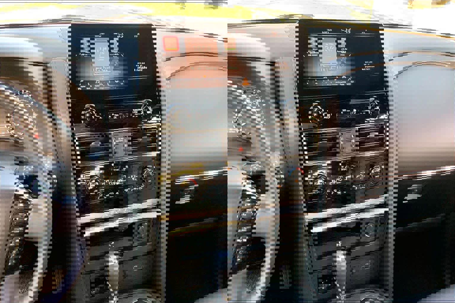 Used 2021 Nissan Armada SL w/ Midnight Edition Package image 6