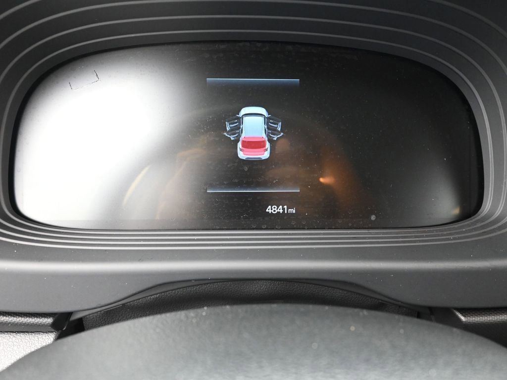 Certified 2025 Hyundai Venue SE image 18