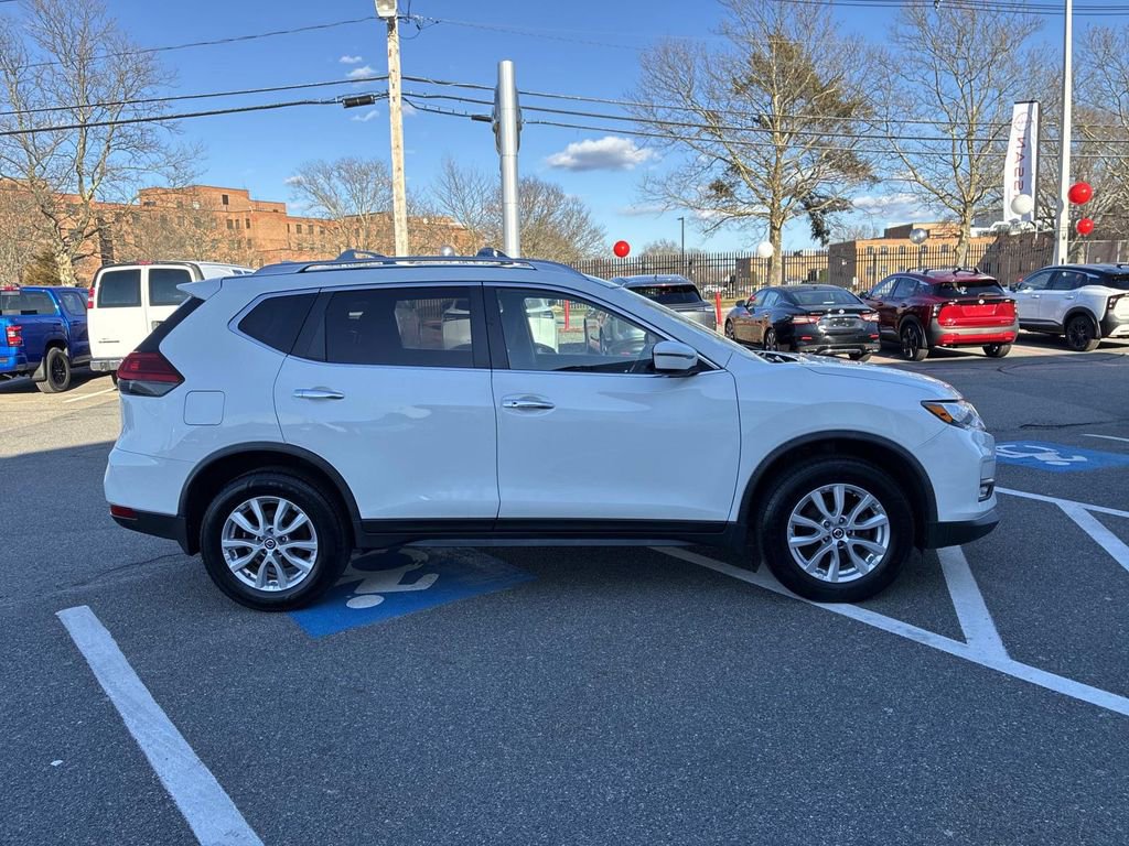 Used 2017 Nissan Rogue SV image 8