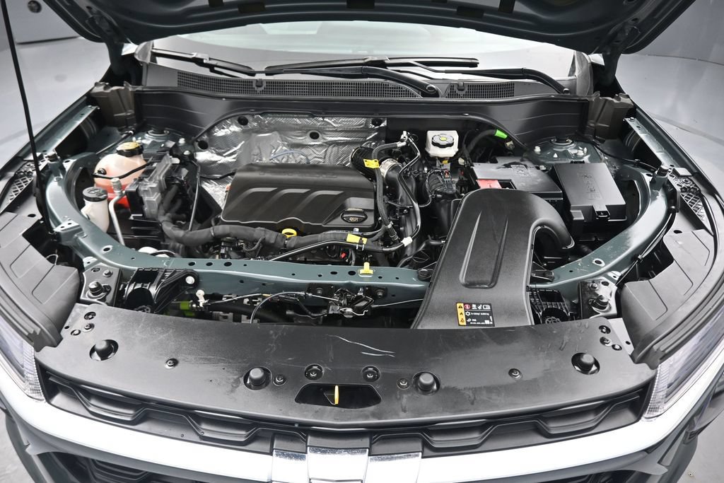 Used 2025 Chevrolet Trax LS FWD image 40