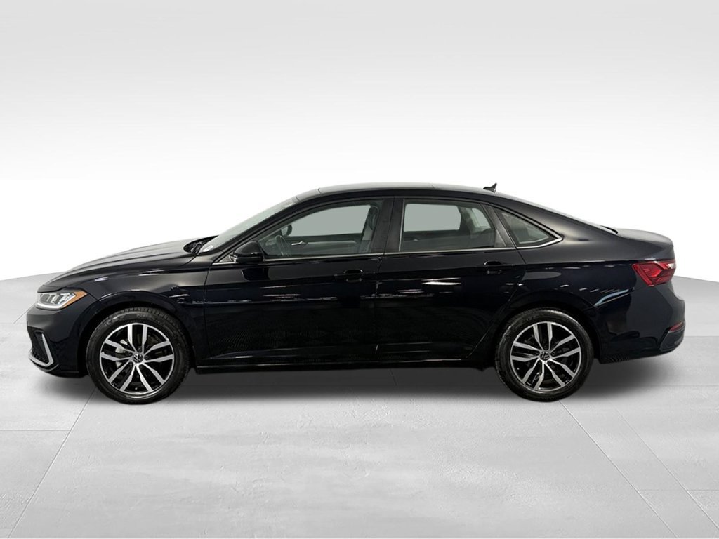 Used 2025 Volkswagen Jetta SE FWD image 10