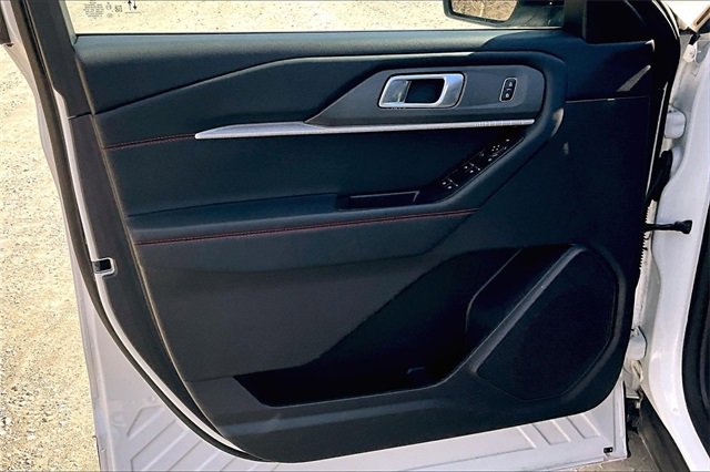 Used 2025 Ford Explorer ST-Line w/ ST-Line Street Pack image 23