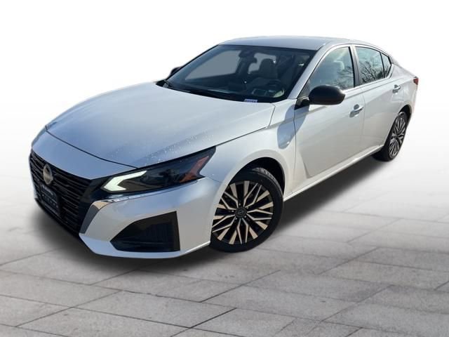 Used 2024 Nissan Altima 2.5 SV AWD/4WD image 3