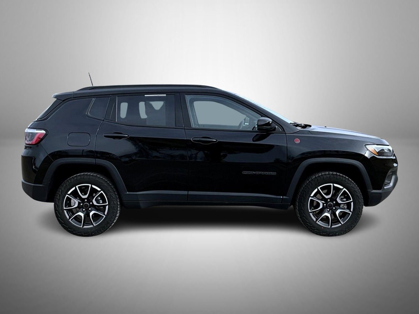 Used 2025 Jeep Compass Trailhawk AWD/4WD image 4