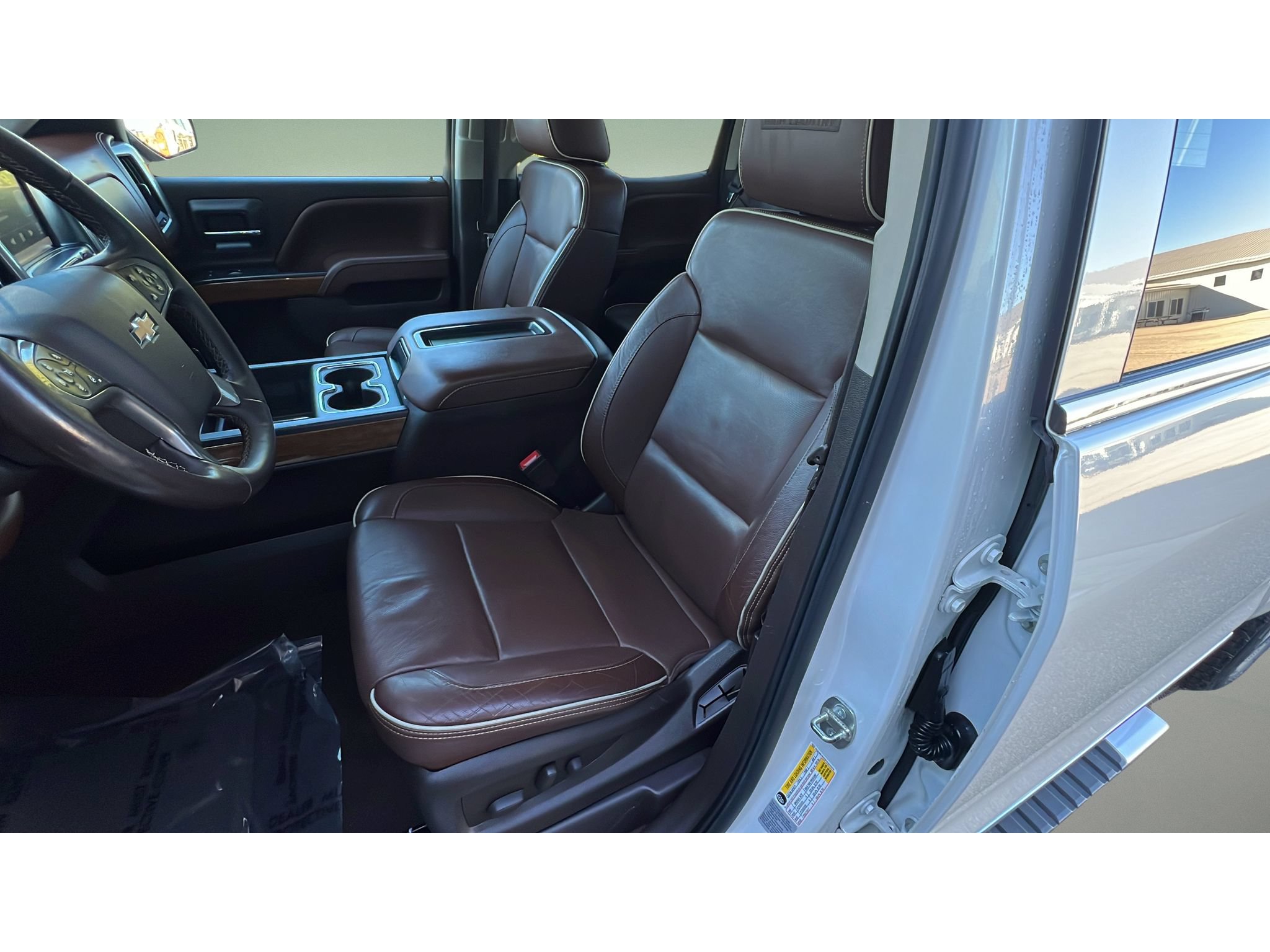 Used 2015 Chevrolet Silverado 1500 High Country w/ High Country Premium Package AWD/4WD image 24
