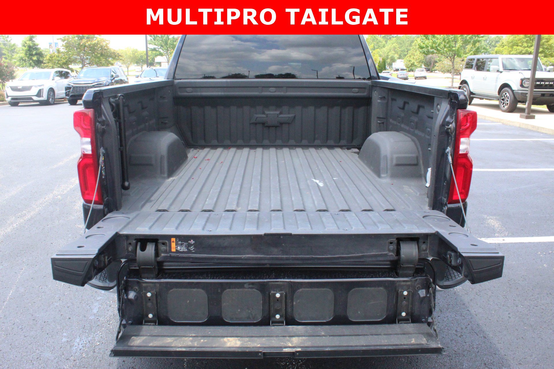 Used 2022 Chevrolet Silverado 1500 LTZ AWD/4WD image 8