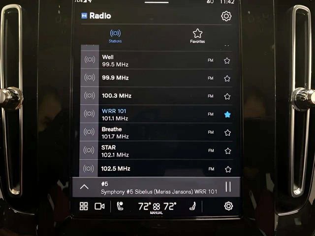 Used 2025 Volvo XC40 B5 Plus image 46