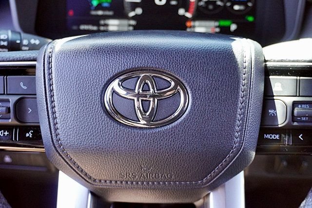 Used 2023 Toyota Sequoia Platinum AWD/4WD image 50