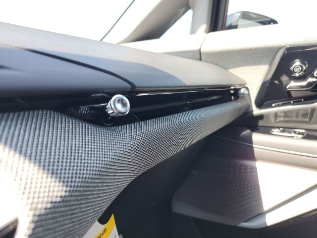 New 2025 Cadillac Optiq Luxury 2 image 38