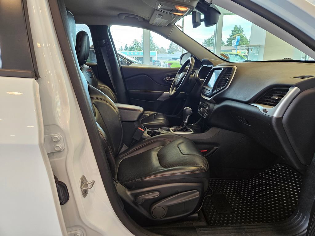 Used 2018 Jeep Cherokee Trailhawk w/ Quick Order Package 27L AWD/4WD image 25