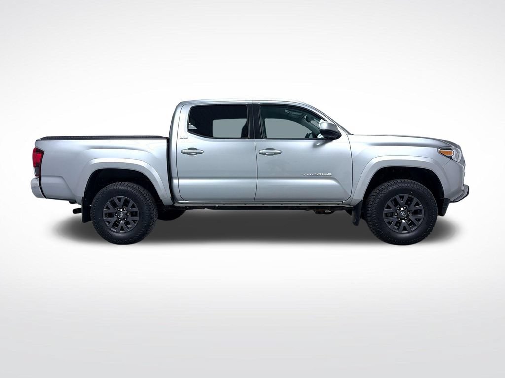 Certified 2022 Toyota Tacoma SR5 AWD/4WD image 11
