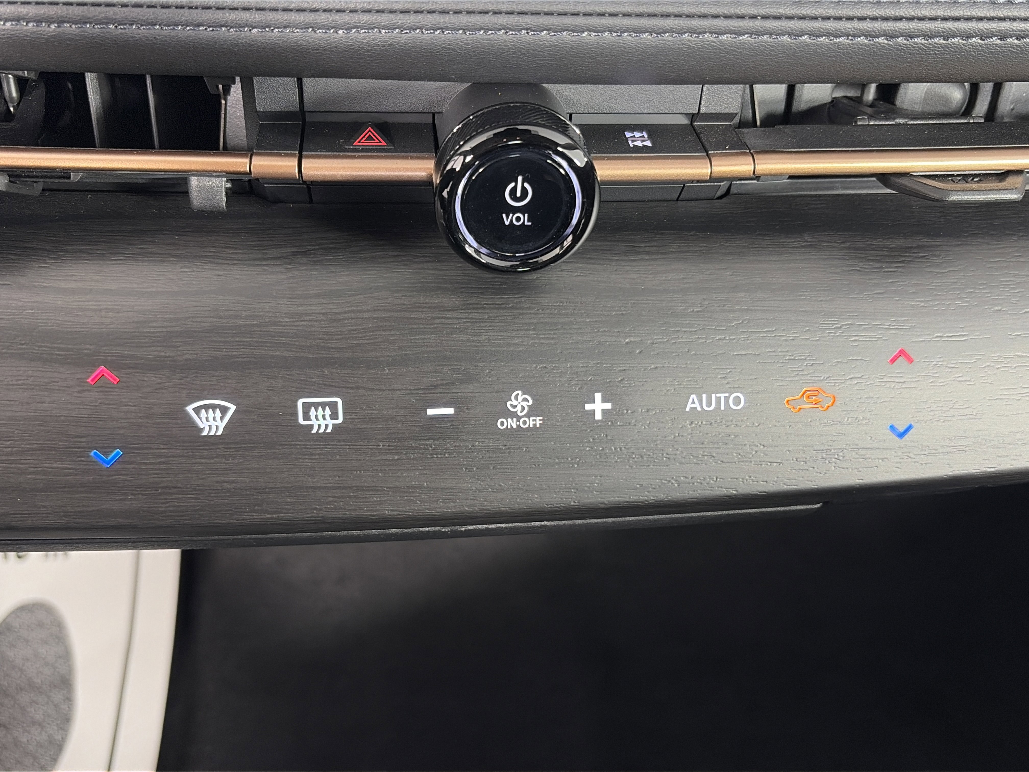Used 2023 Nissan Ariya AWD image 28